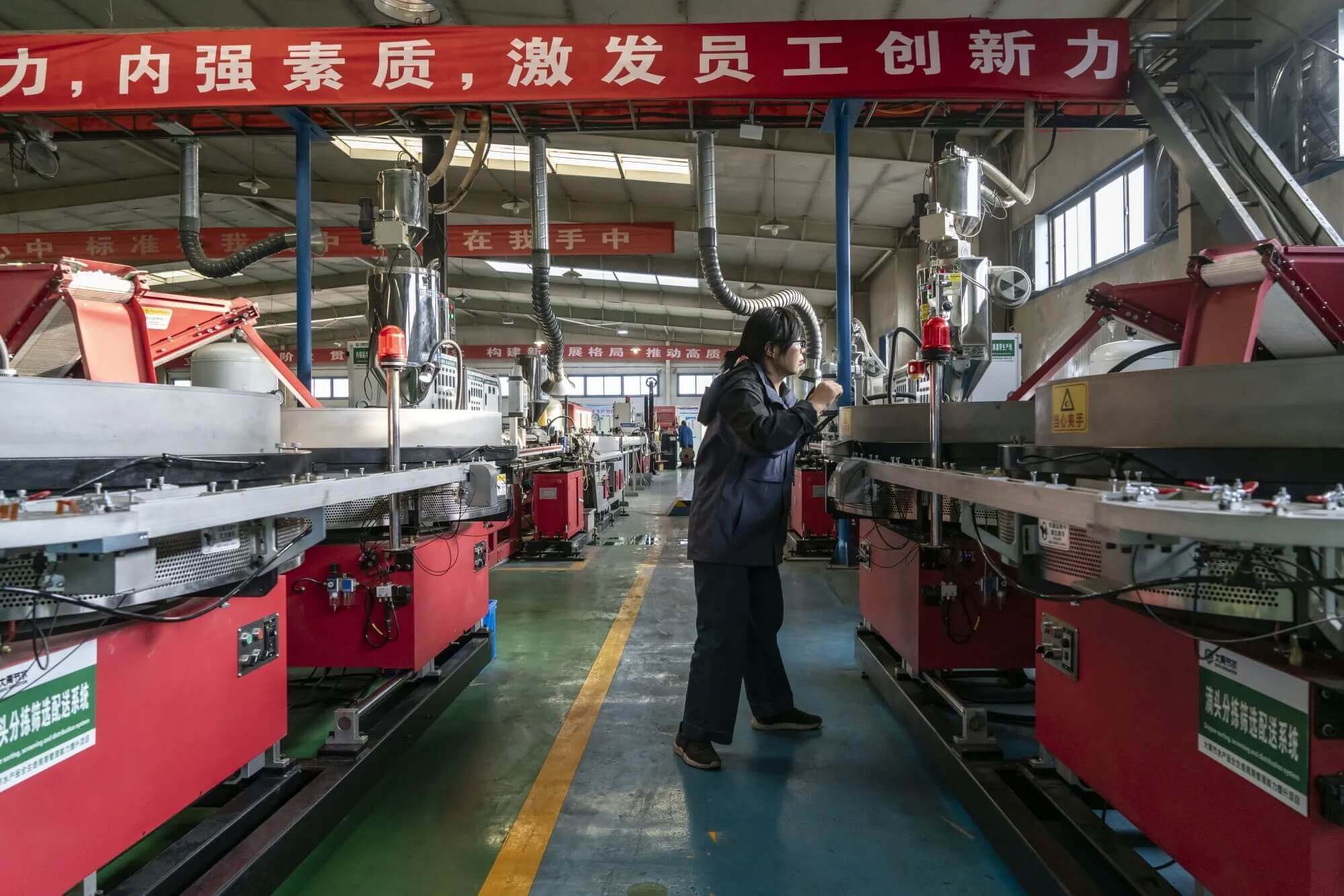 Сборщики iPhone 17 работали ночью и сверхурочно, а за отказы их увольняли без зарплаты - свежие новости на Toplenta по теме Старт