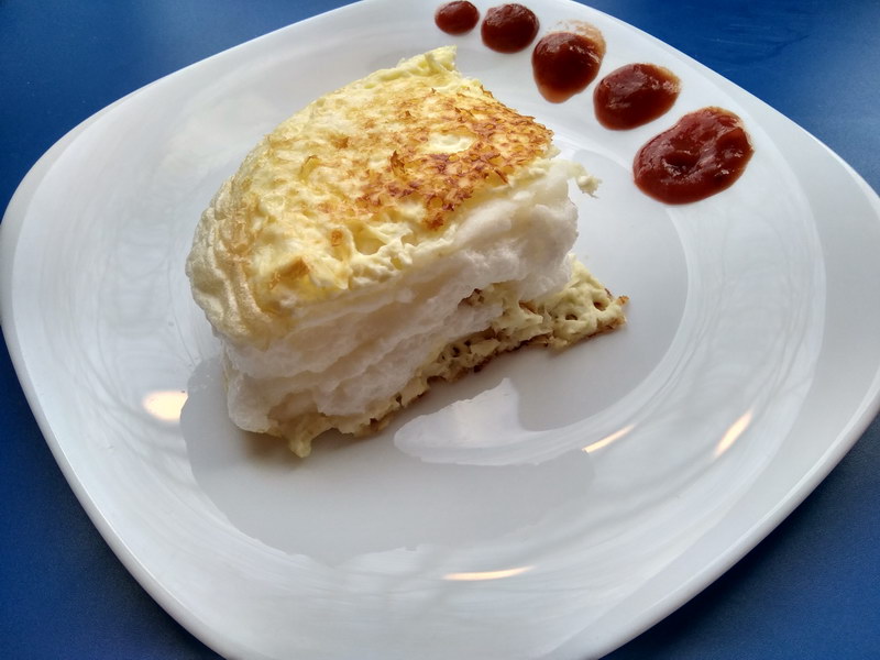 Готовлю омлет, как настоящий кулинарный шедевр, понадобятся яйца и молоко - свежие новости на Toplenta