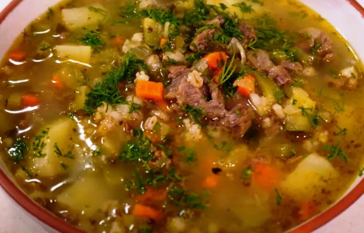 Вы забудете про «Рассольник». Невероятно вкусный суп из фарша, соленых огурцов и перловки: новый рецепт - свежие новости на Toplenta по теме Первые