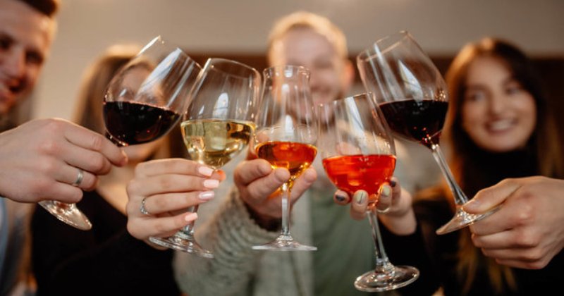 Как появился обычай чокаться бокалами - свежие новости на Toplenta по теме апи