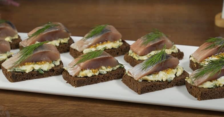 Новогодние бутерброды: необычные варианты - свежие новости на Toplenta по теме Салаты