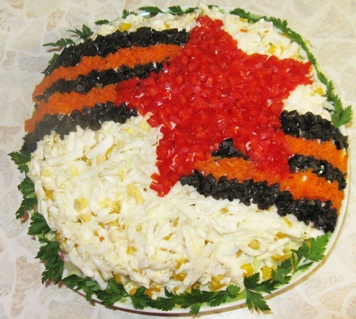 Как оригинально украсить праздничный салат на День Победы, 9 мая 2025 года - свежие новости на Toplenta по теме Культура и общество  /  Соцпортал