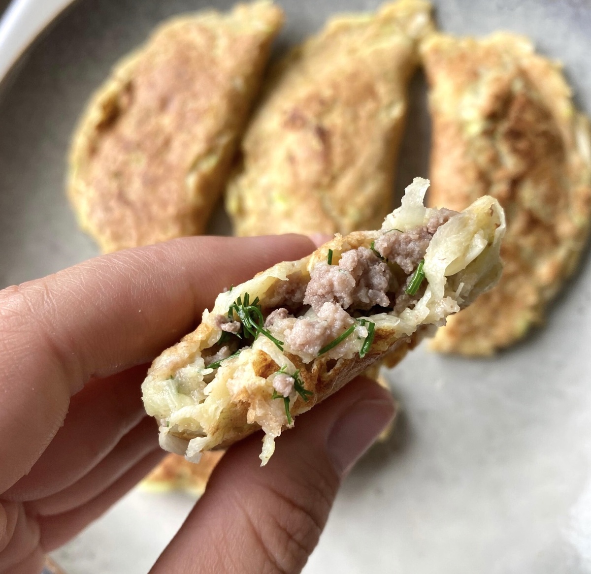 Чебуреки из кабачка! Низкокалорийное блюдо. Идеально для тех, кто следит за фигурой и питанием - похожая новость на Toplenta