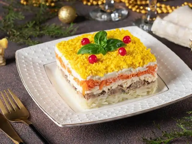 Оригинальный способ подачи классического салата “Мимоза” - свежие новости на Toplenta по теме Салаты