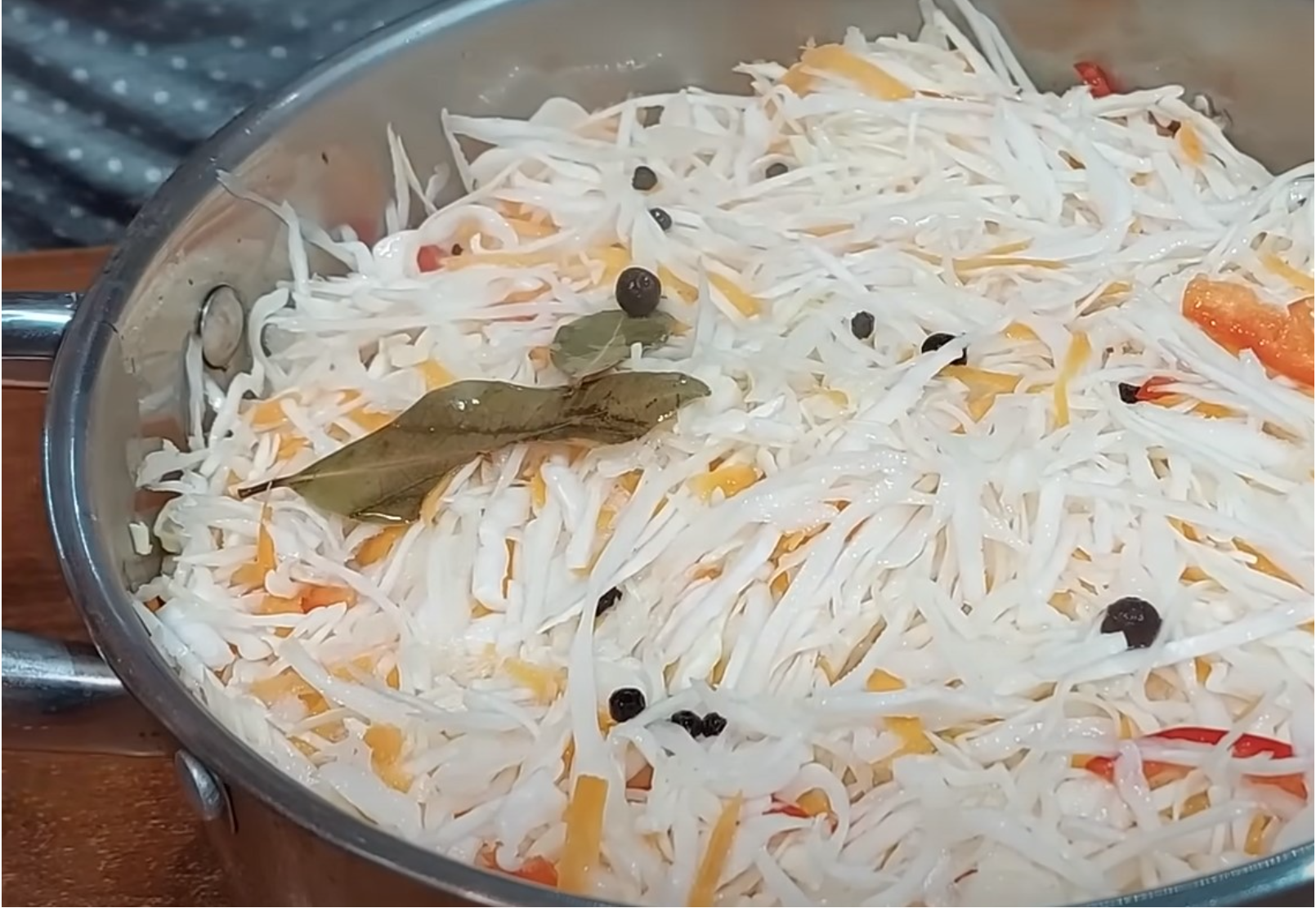 Маринуем капусту за ночь: ничем не хуже классического рецепта - свежие новости на Toplenta по теме Салаты