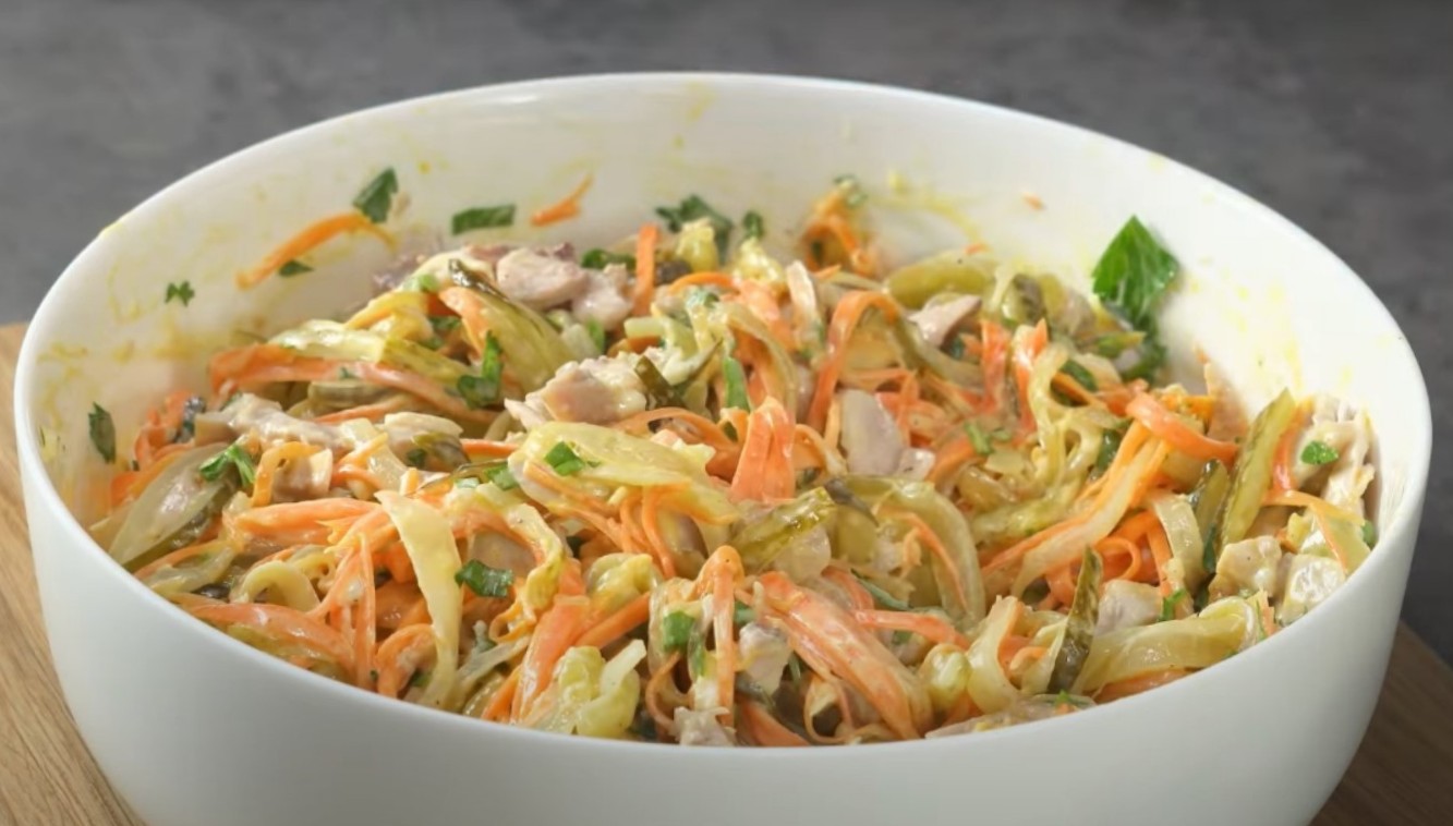 Готовится легко, результат стабильно удачный: Салат “Обжорка” - похожая новость на Toplenta