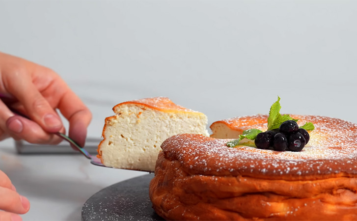 Творожный пирог по формуле «5 на 5»: нежный как суфле, а нужно лишь все смешать - свежие новости на Toplenta по теме rg