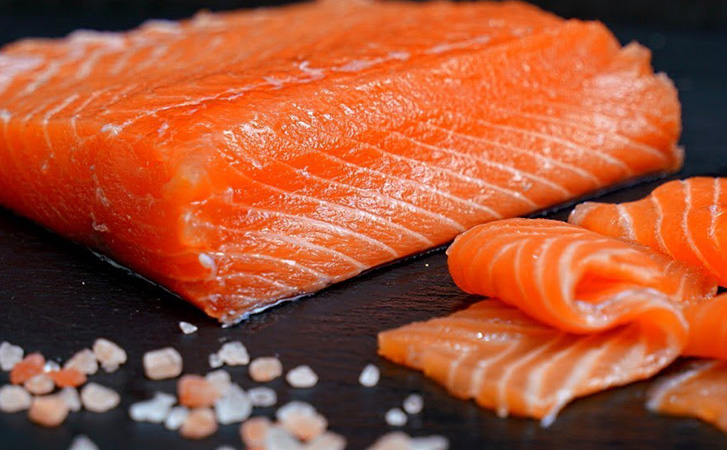Как солить красную рыбу, чтобы получилось вкусно: хитрый и простой способ из ресторана - похожая новость на Toplenta
