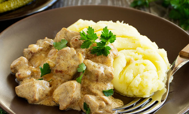 Бефстроганов по графскому рецепту: 500 грамм мяса и стакан сметаны - свежие новости на Toplenta