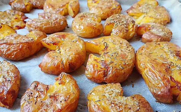 Давленная картошка в духовке. Гарнир разбирают быстрее мяса - свежие новости на Toplenta по теме rg