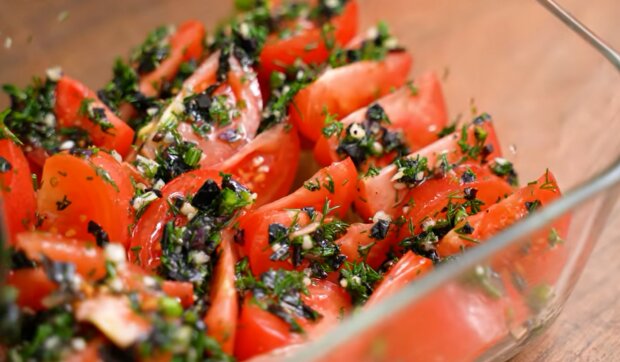 Салат из томатов. Лучшей закуски к мясу не придумать! - свежие новости на Toplenta