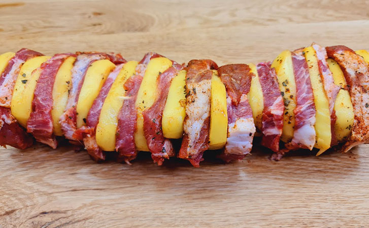 Шашлык из картошки с мясом в духовке. Маринуем по отдельности и соединяем вместе на шампуре - свежие новости на Toplenta по теме интересные идеи