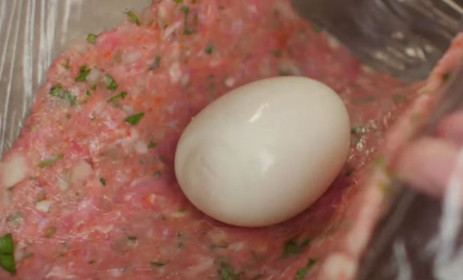 Заворачиваем яйцо в фарш и превращаем в ужин - свежие новости на Toplenta по теме да