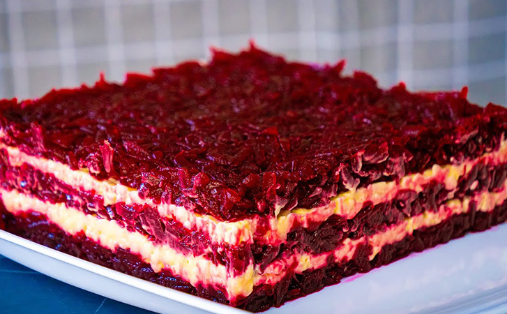 Селедку под шубой сразу забудете: этот салат из свеклы готовится 5 минут, а разбирают его еще быстрее - похожая новость на Toplenta