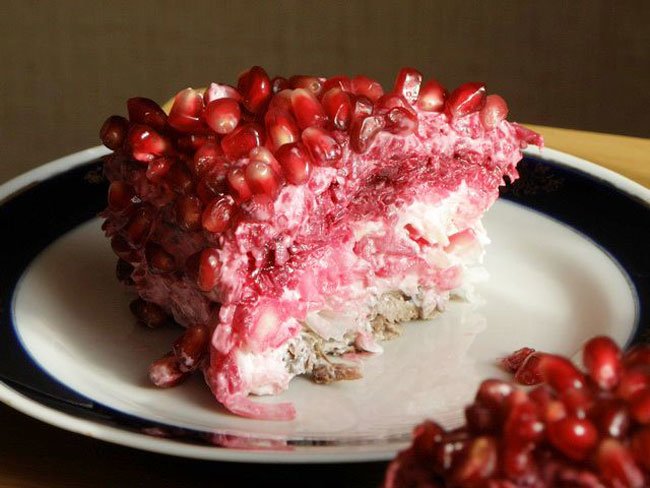 Слоеный салат для праздника с кислинкой - похожая новость на Toplenta