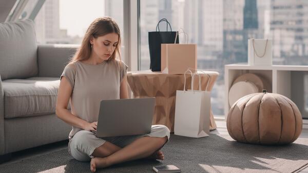 Свеча вместо дивана: почему мы готовы платить за атмосферу больше, чем за функциональность - похожая новость на Toplenta