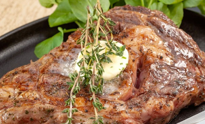 Делаем мясо вкуснее, пока оно отдыхает: кладем масло по совету повара - свежие новости на Toplenta по теме Ферм