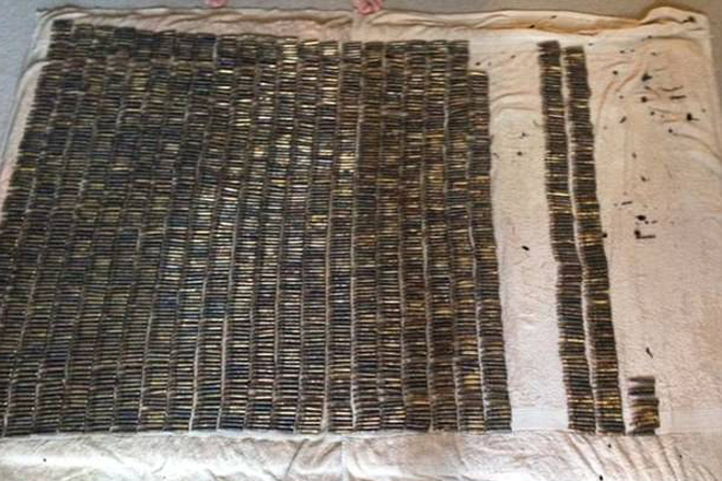 На магнитной рыбалке 6-летняя девочка случайно выловила из реки целый арсенал - похожая новость на Toplenta