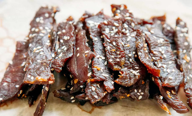 Режем тонко мясо из морозилки и превращаем в закуску: вялим в обычной духовке - свежие новости на Toplenta по теме да