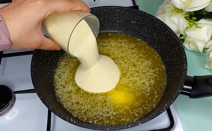 Вместо варки высыпаем манку на сковороду и жарим: за 15 минут она превращается в десерт - свежие новости на Toplenta по теме rg