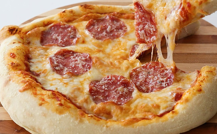 Пицца без хлопот и сложностей. Лучший рецепт: без замеса теста и духовка не нужна - свежие новости на Toplenta по теме rg