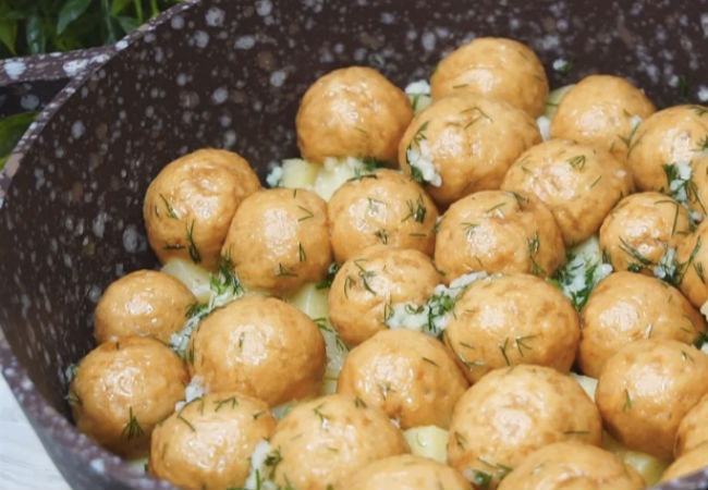 Тушим мясо прямо с тестом: сытный ужин Сибиряков - свежие новости на Toplenta по теме интересные идеи