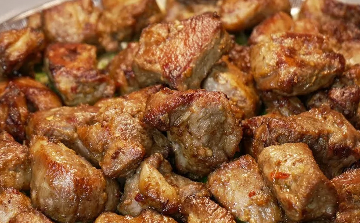 Каурма. Свинина вкуснее и сочнее любого шашлыка, хотя жарится на простой сковородке - похожая новость на Toplenta