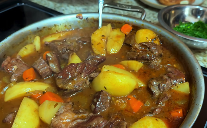 Говядина по-бургундски сразу с гарниром: мягкое как масло и не надоедает неделями - свежие новости на Toplenta по теме rg