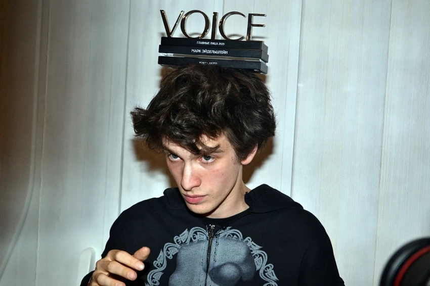 "Тут мой дом, я всех люблю": Марк Эйдельштейн заявил, что не планирует переезжать из России и зачитал рэп - свежие новости на Toplenta