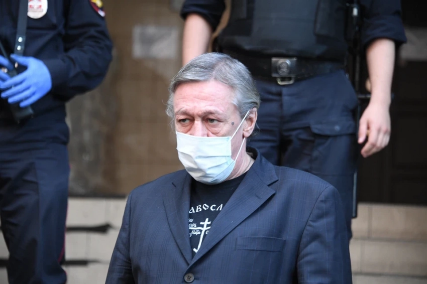 Вышел тайно, глубокой ночью: Что известно об освобождении Михаила Ефремова из колонии - свежие новости на Toplenta