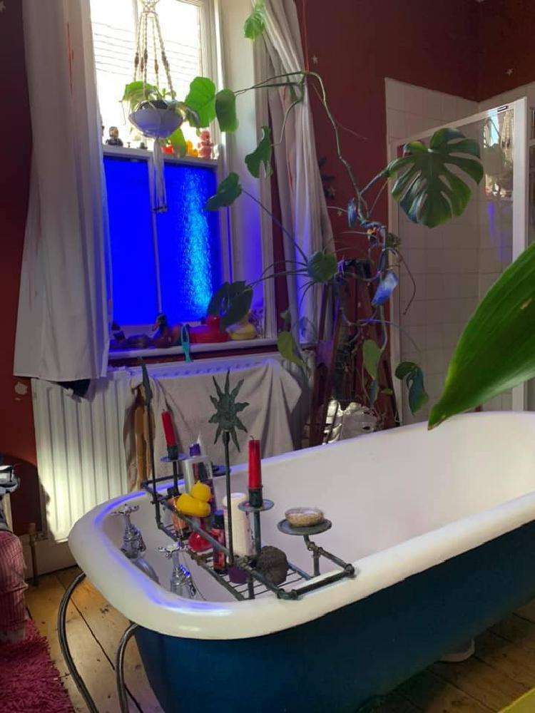 Пользователи сети решили показать свои странные ванные и туалеты, необычность интерьера которых на максимуме - свежие новости на Toplenta по теме истории из жизни