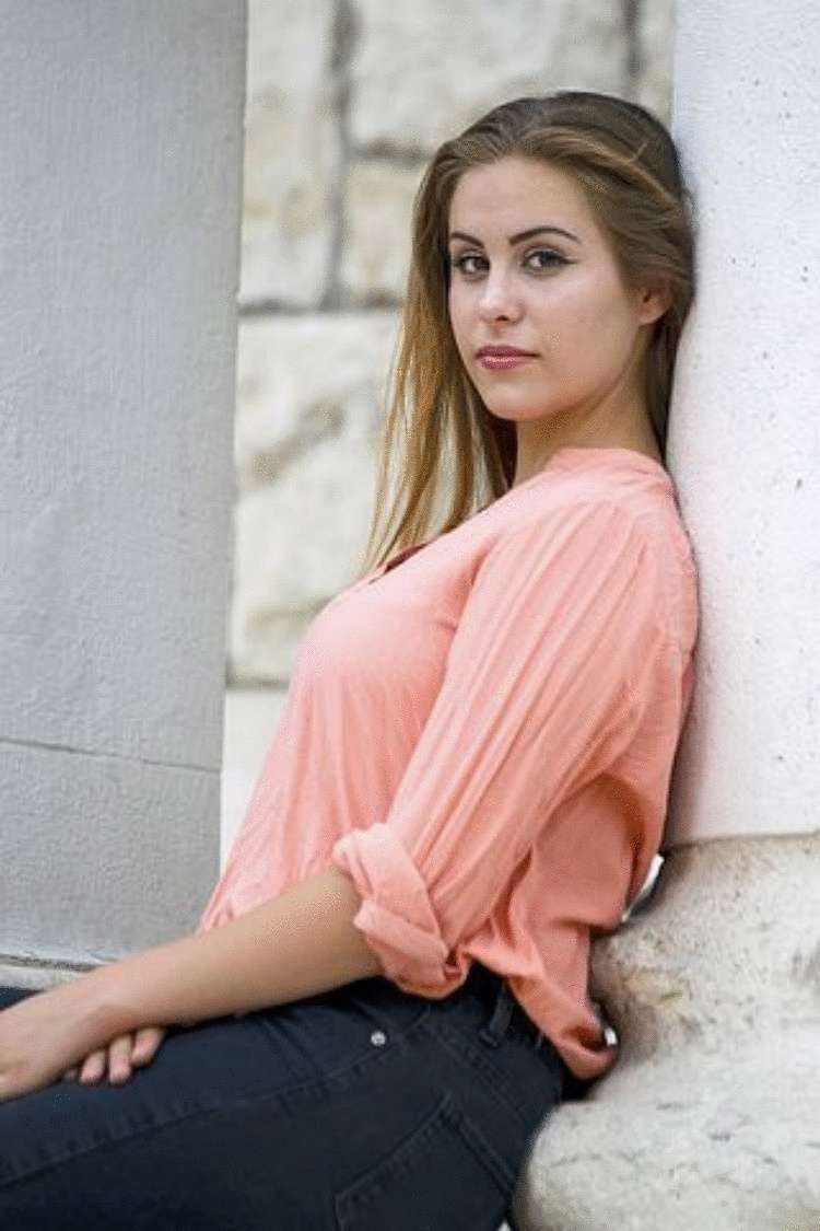 Ты не расстраивайся, я дочке денег оставила, она квартиру себе подыщет, и сразу переедет туда, — успокоила меня двоюродная тетка - свежие новости на Toplenta