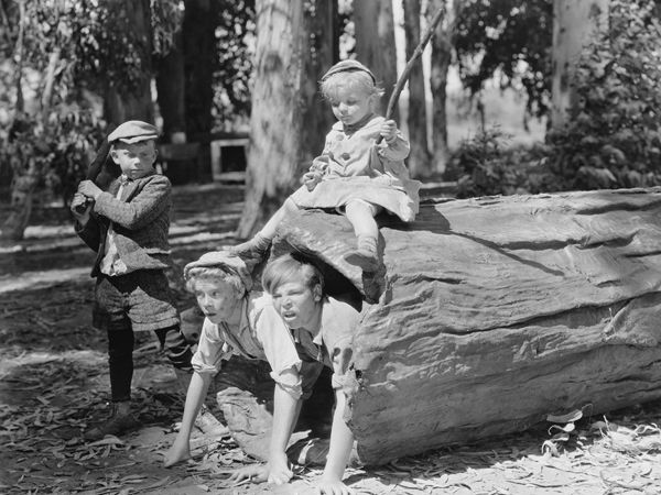 Если обнимать ребенка, он вырастет социалистом — советы ХХ в о воспитании - свежие новости на Toplenta по теме общество