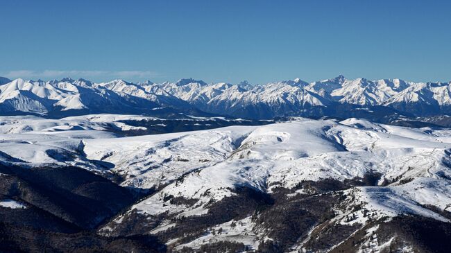 В Карачаево-Черкесии трое туристов сорвались с ледяного склона - свежие новости на Toplenta