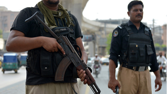 Трое террористов были убиты при нападении на штаб-квартиру полиции в Пакистане - свежие новости на Toplenta по теме ВАР