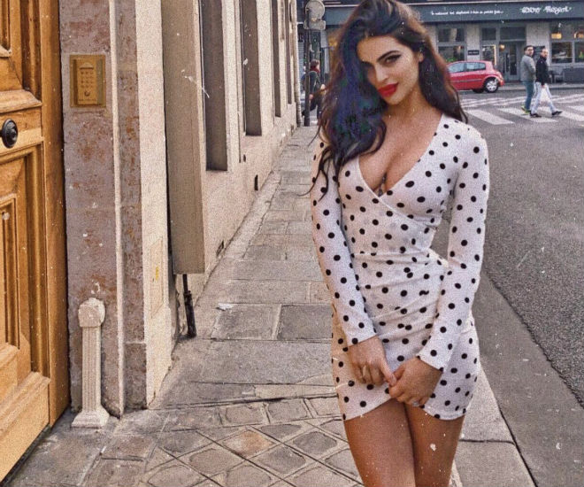 Инстаграм-модель не пустили в Лувр из-за выреза декольте - похожая новость на Toplenta