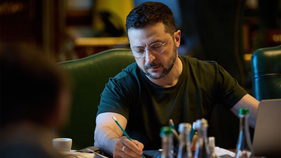 Зеленский ожидает «непростую» неделю для Украины при рассмотрении плана США - похожая новость на Toplenta