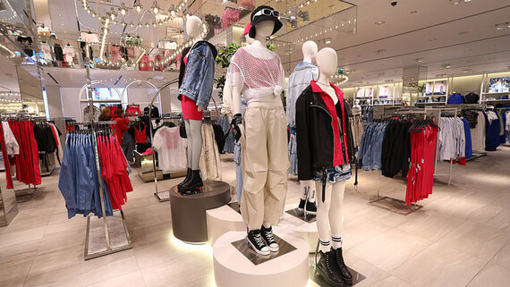 Цена на одежду и обувь выросла за год на 5% в преддверии распродаж - свежие новости на Toplenta по теме Общее