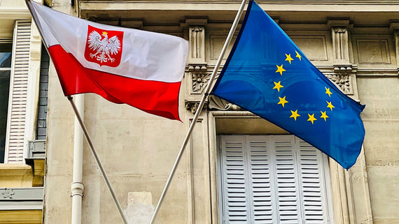 Сикорский заявил о намерении президента Польши вывести страну из Евросоюза - ИИ на Toplenta