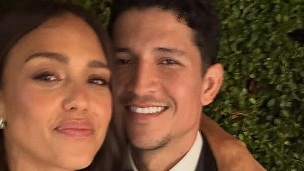 Дебют: Джессика Альба впервые пришла с Рамиресом на мероприятие звездного ранга - похожая новость на Toplenta