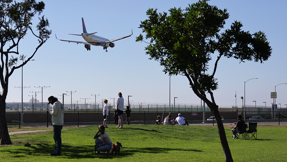 Трамп рекомендовал премии в $10 000 для работающих авиадиспетчеров в США - свежие новости на Toplenta