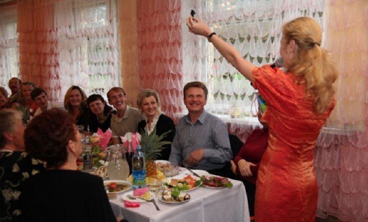 Веселый переполох на юбилее свекра - свежие новости на Toplenta