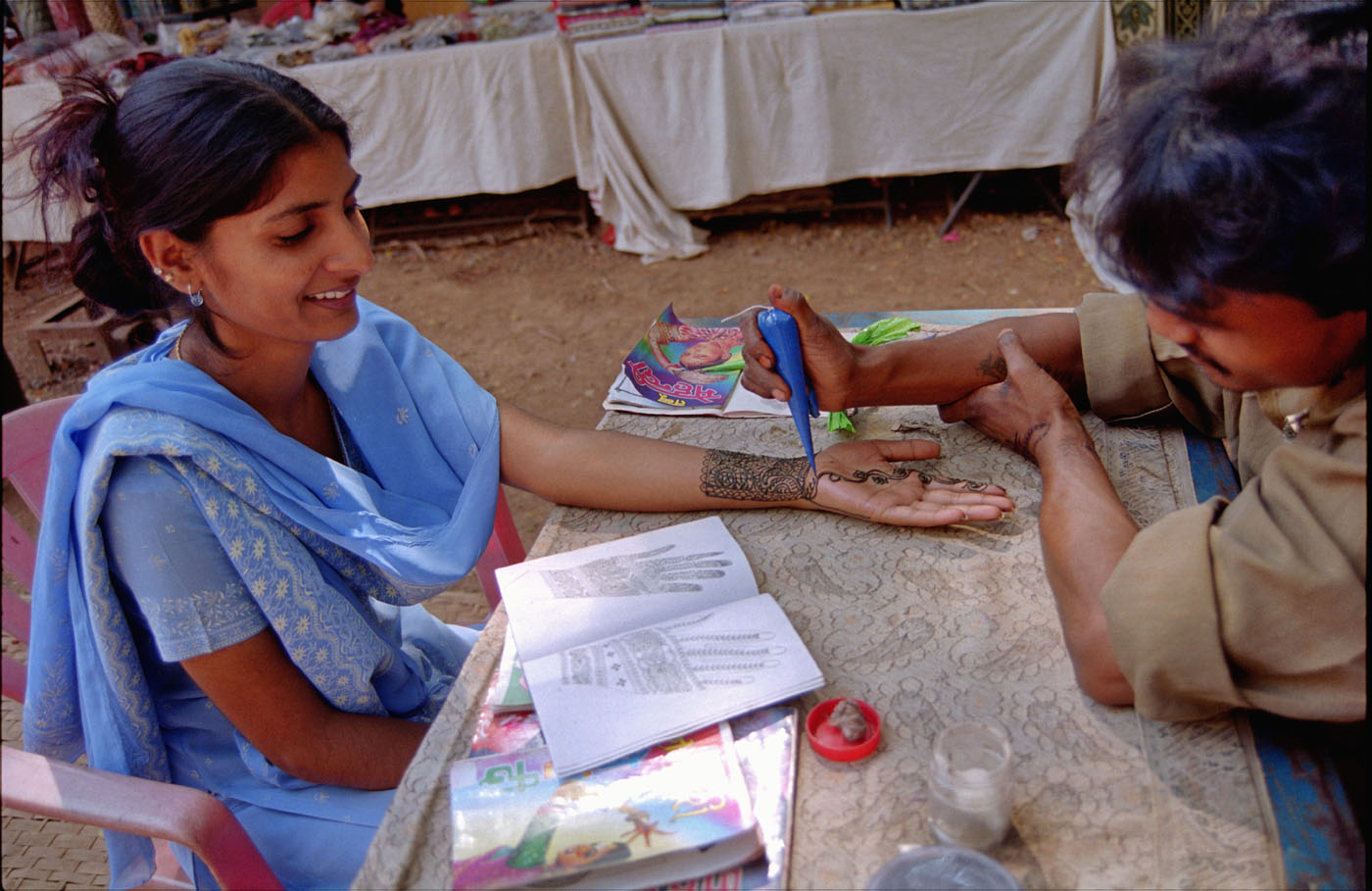 1990-е на снимках Игоря Стомахина. 1997. «Блошиный рынок в Анджуне» - свежие новости на Toplenta по теме История ссср