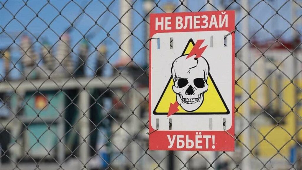 Как появились таблички «Не влезай, убьет!» и почему они неожиданно пропали - похожая новость на Toplenta