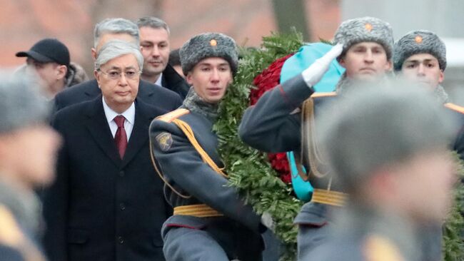 Президент Казахстана возложил венок к Могиле Неизвестного Солдата в Москве - актуальные новости по теме Общее на Toplenta