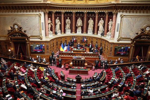 В Раде потребовали создать коалиционное правительство на фоне дела Миндича - История на Toplenta