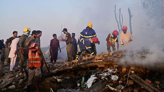 При взрыве на химическом заводе в Пакистане погибли 18 человек - свежие новости на Toplenta