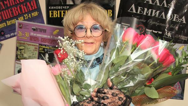 Боярская, Никоненко, Аверин: как Алла Сурикова отметила свой юбилей - похожая новость на Toplenta