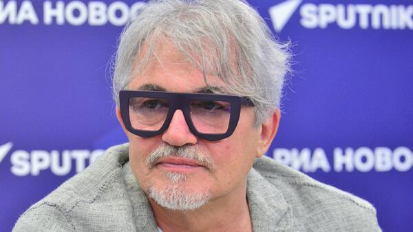 Дибров решил продать свою знаменитую виллу — больше не может там жить - свежие новости на Toplenta