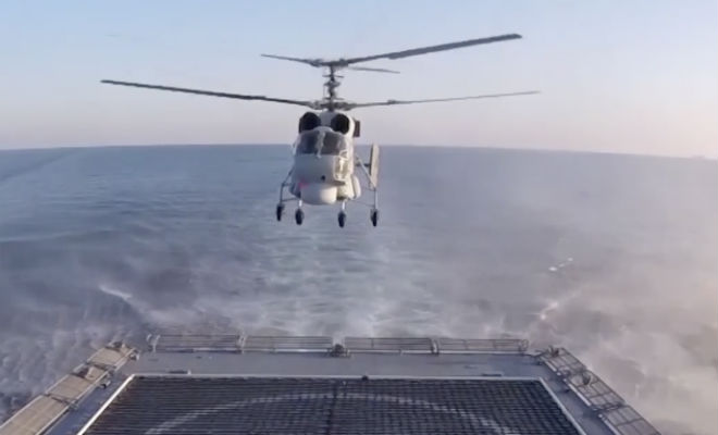 Пилоты Ка-27 не сбавляя хода приземлились на движущийся фрегат: видео - свежие новости на Toplenta по теме общество